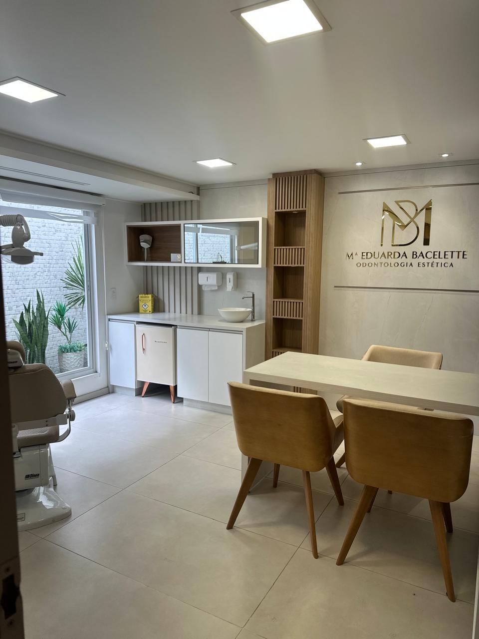 Sala de atendimento do consultório da Dra. Maria Eduarda em Palhoça